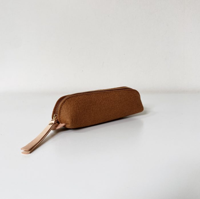 wooly etui camel