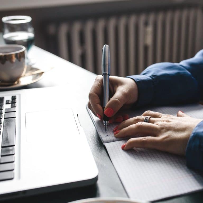 uitgelichte afbeeldSchrijven met vulpen in een digitale wereld